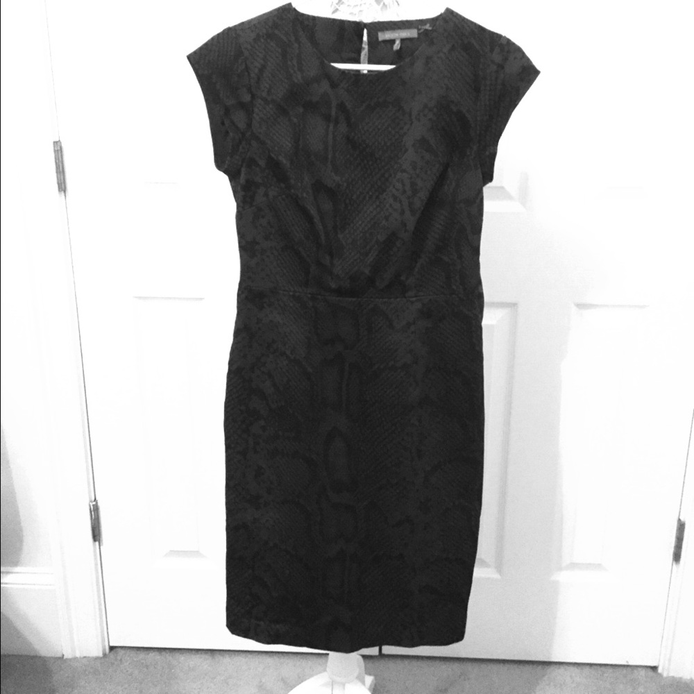Kristin Davis black n gray dress